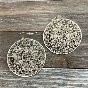 ❄️ Plunder Intricate Silver Mandala Earrings